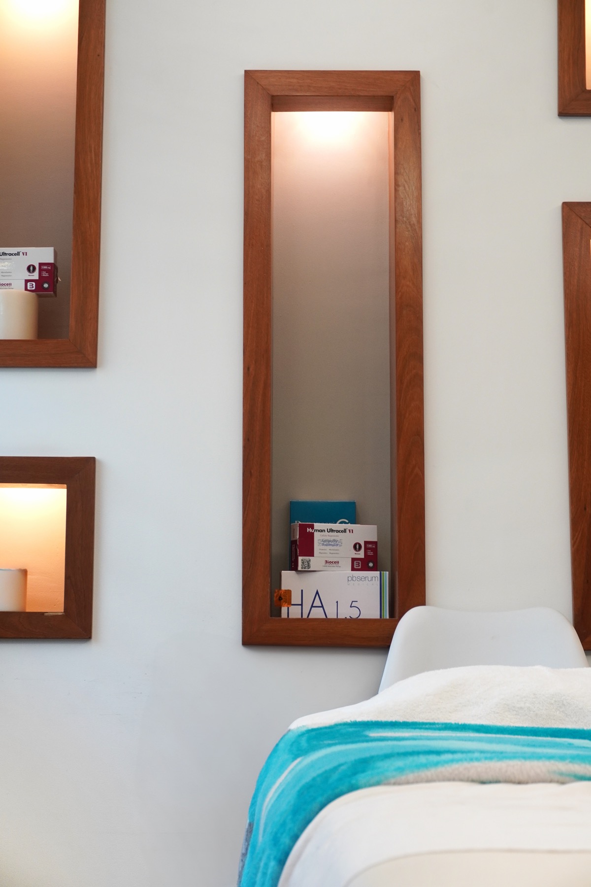 Zona de cabina con espejos y productos